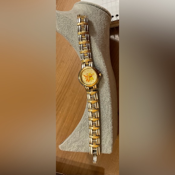 Disney:vintage woman’s about/approximately 7’inches wrist watch Pooh and Tigger. - Picture 1 of 6